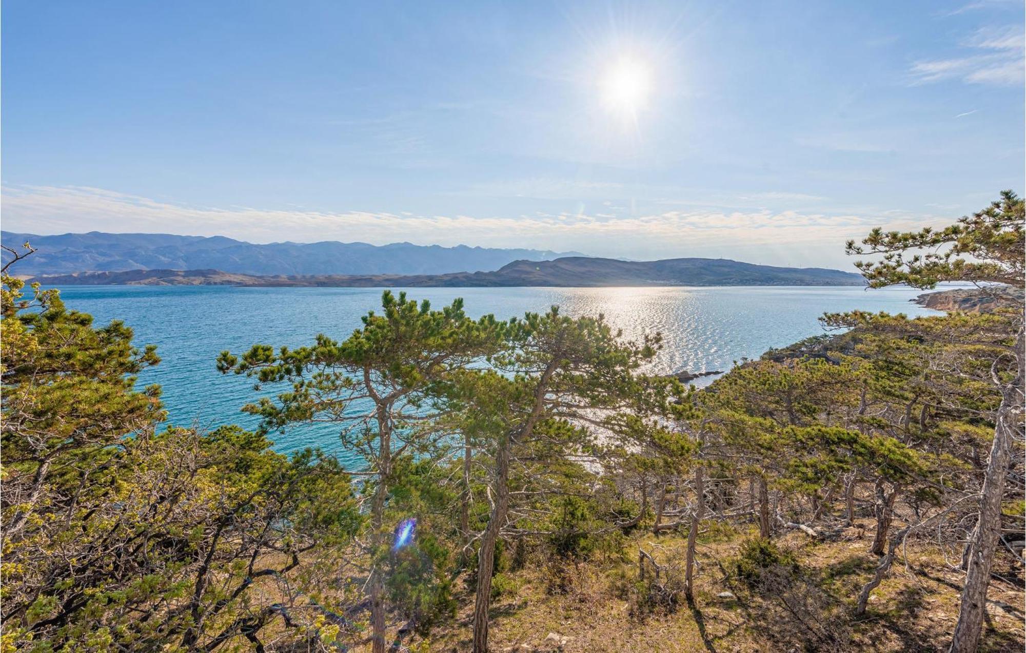Pet Friendly Apartment In Novalja With Kitchen エクステリア 写真