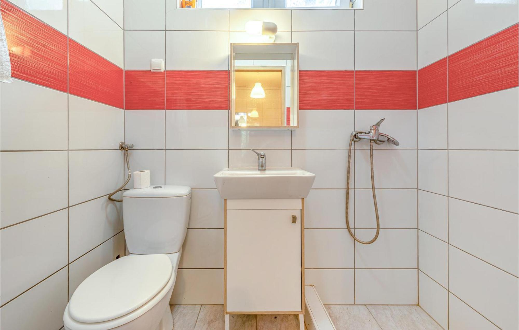 Pet Friendly Apartment In Novalja With Kitchen エクステリア 写真